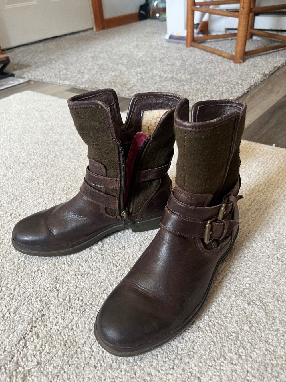 UGG Simmens Shearling Lined waterproof Ankle Boot size 6